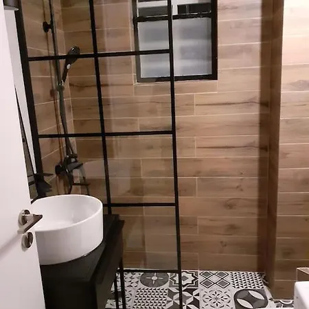 Μοντέρνο Διαμέρισμα - Stylish Appartment Loutraki Buitenkant foto